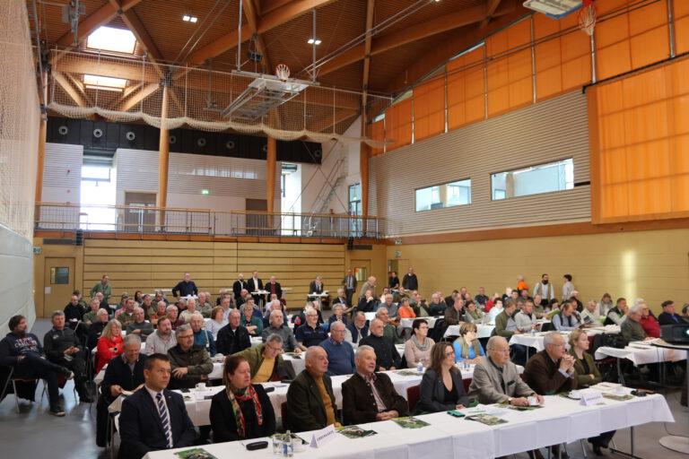 Voller Saal bei der Mitgliederversammlung des Waldbesitzerverbandes